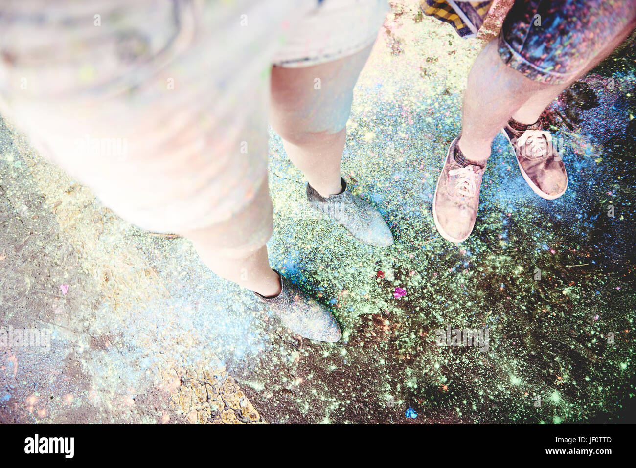 Nahaufnahme eines menschlichen Beinen vom Festival der Farben Stockfoto