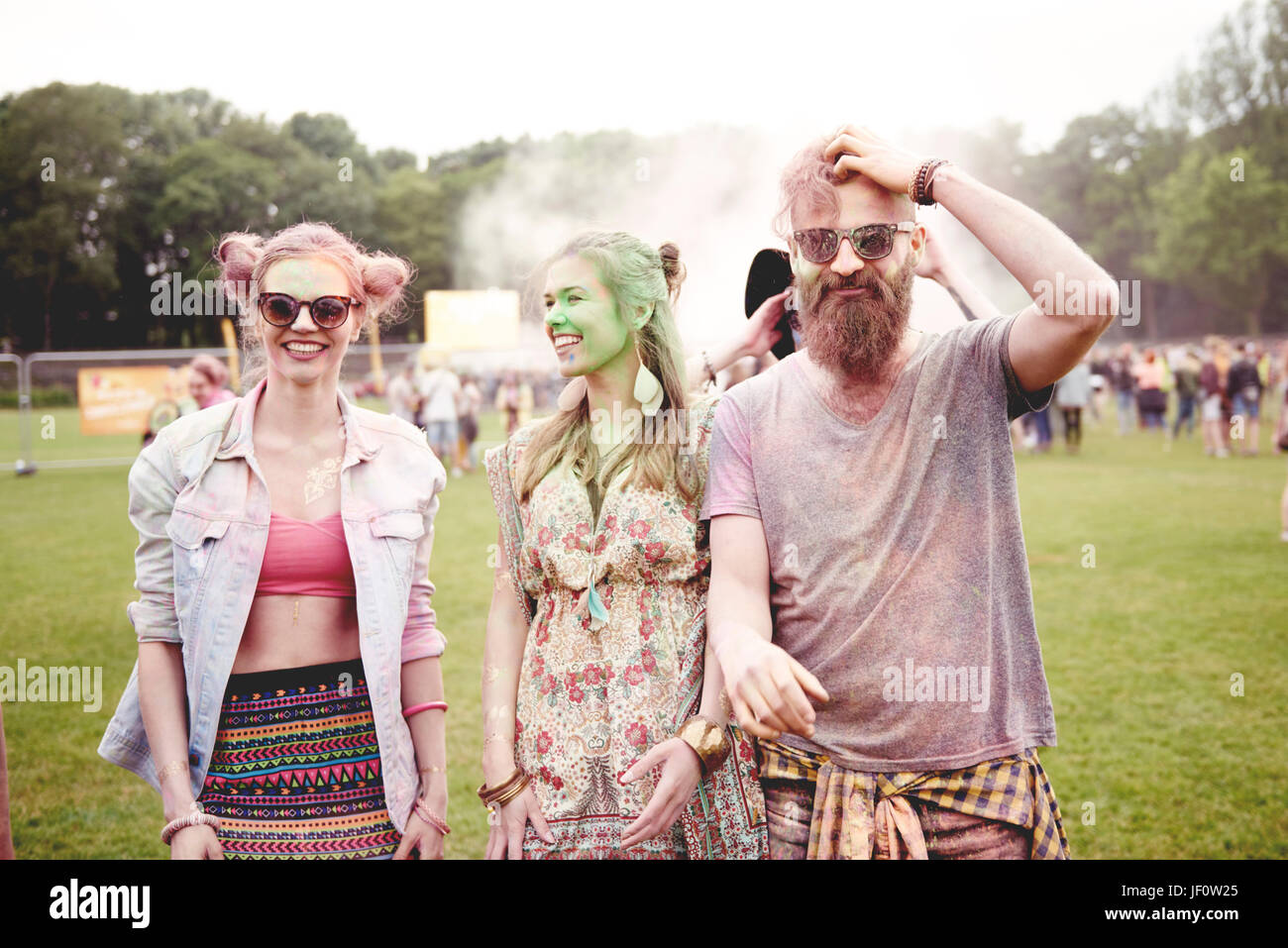 Jugendlichen hat gute Party auf dem festival Stockfoto