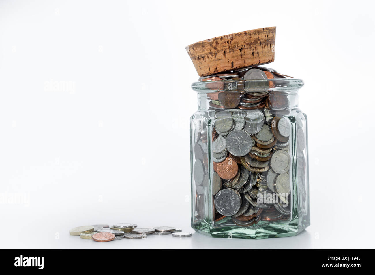 Jar-voller UK Sterling Münzen. Stockfoto