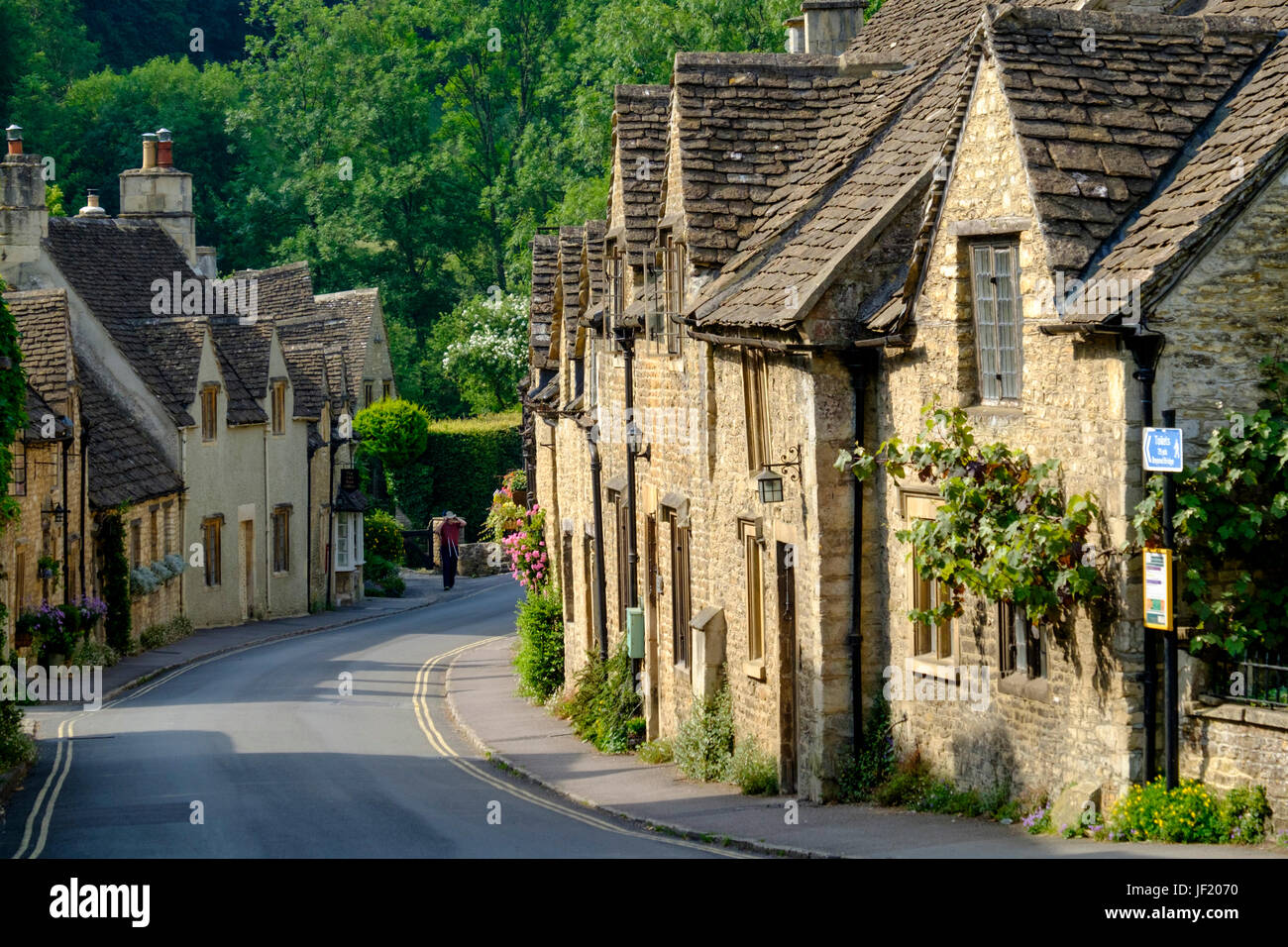 Castle Combe, einem kleinen Dorf in Wiltshire England UK Stockfoto