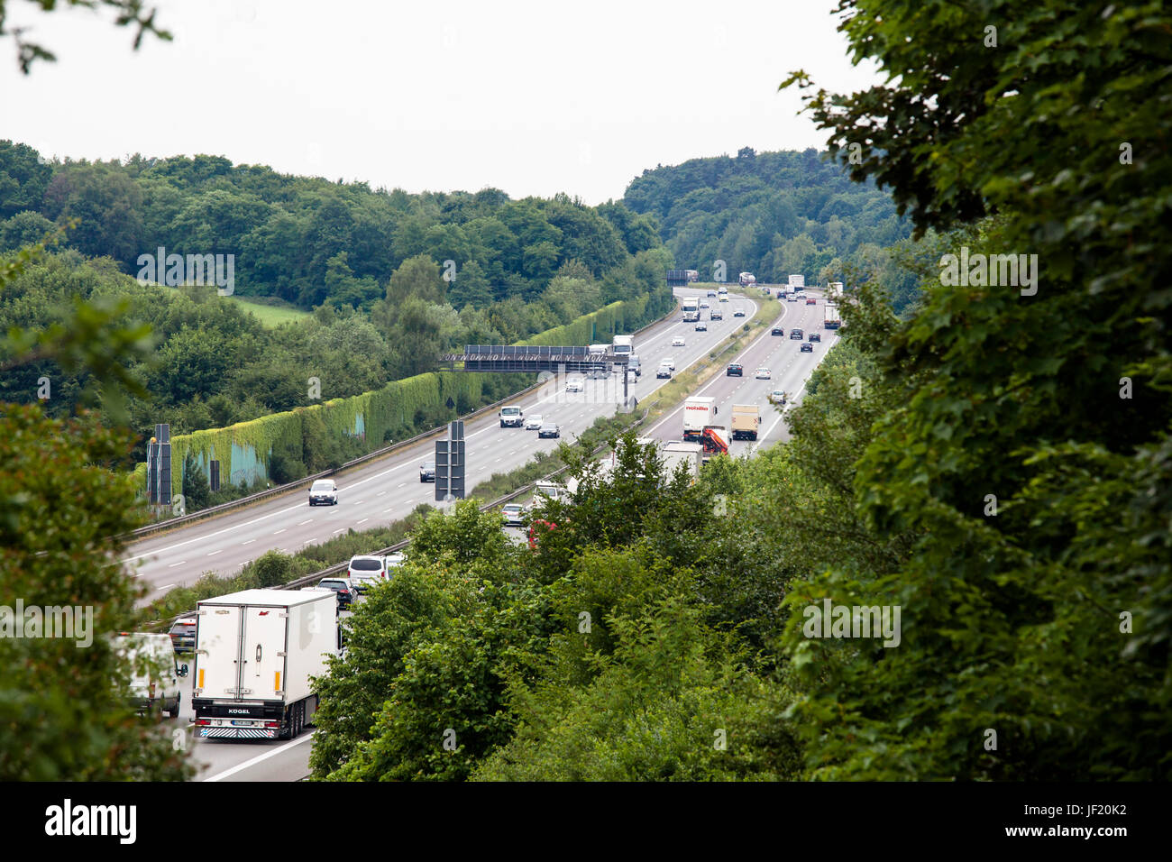 Europa, Deutschland, Nordrhein-Westfalen, Ruhrgebiet, Gevelsberg, die Autobahn A1 in Richtung Köln. Stockfoto
