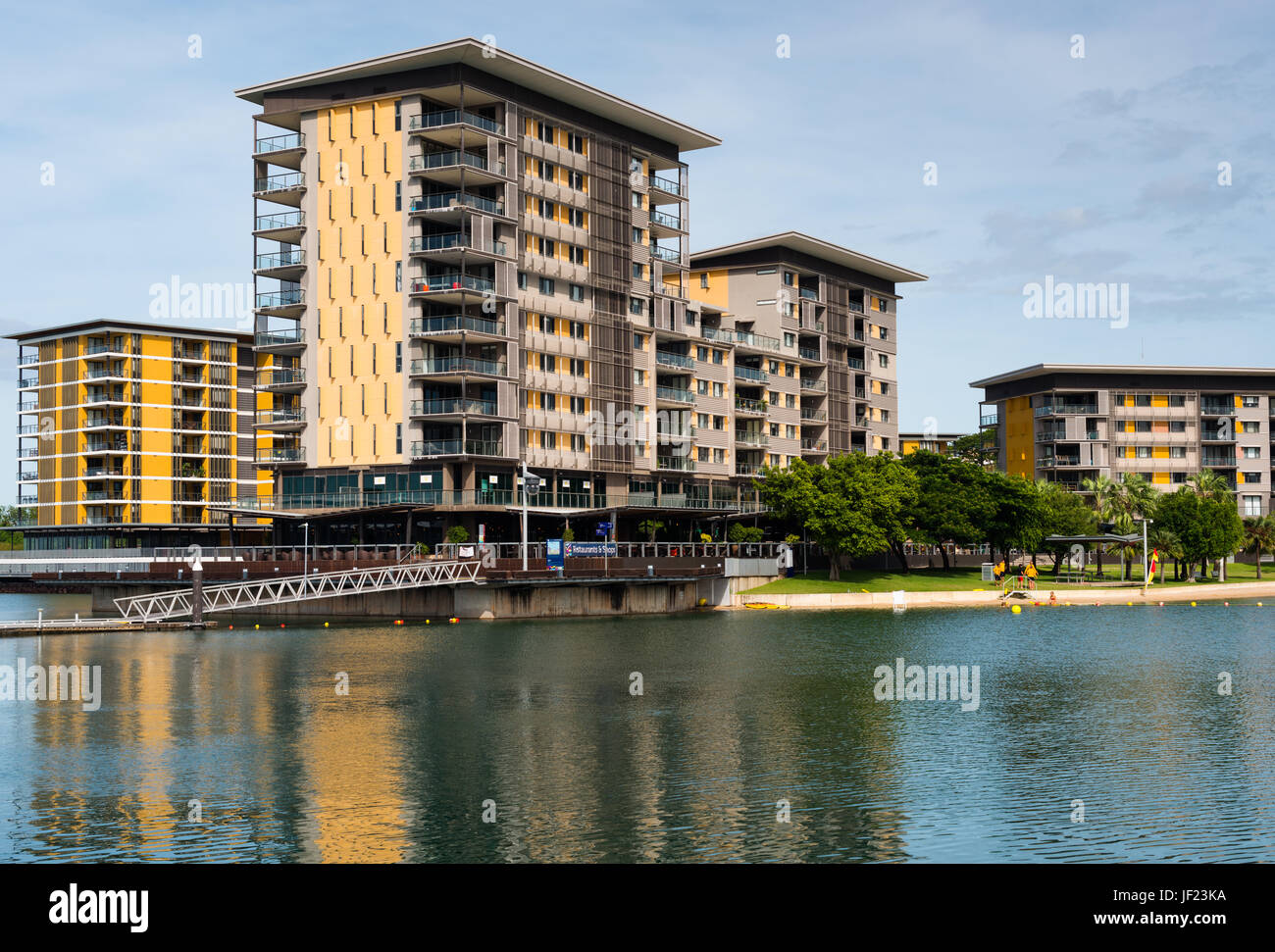 Moderne Wohnblocks im Waterfront Komplex, Darwin, Northern Territory, Australien. Stockfoto