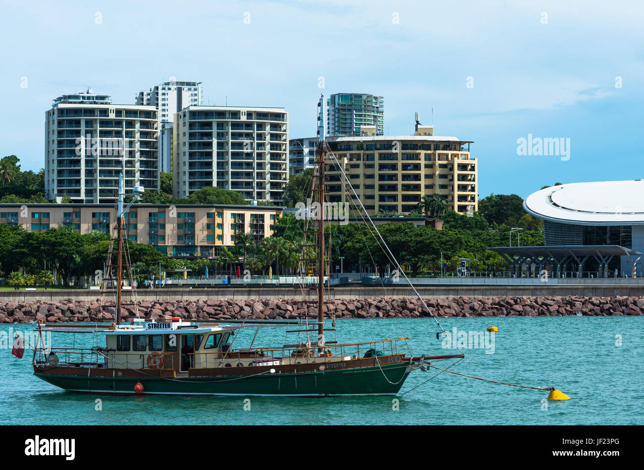 Darwin City Skyline von Stokes Hill Wharf Terminal, Northern Territory, Australien gesehen. Stockfoto