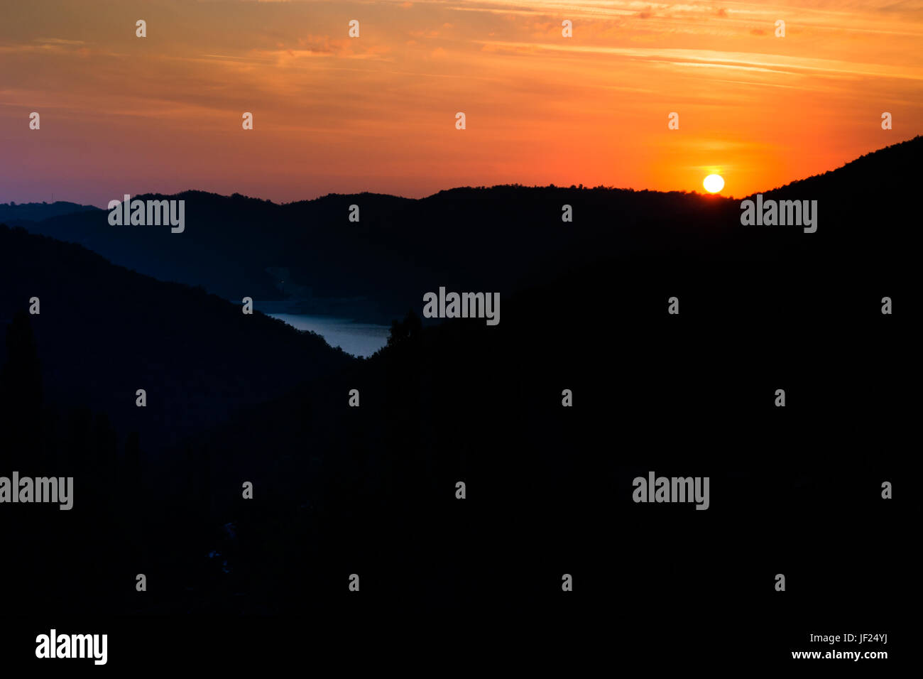 Hoher Kontrast Sonnenaufgang Stockfoto