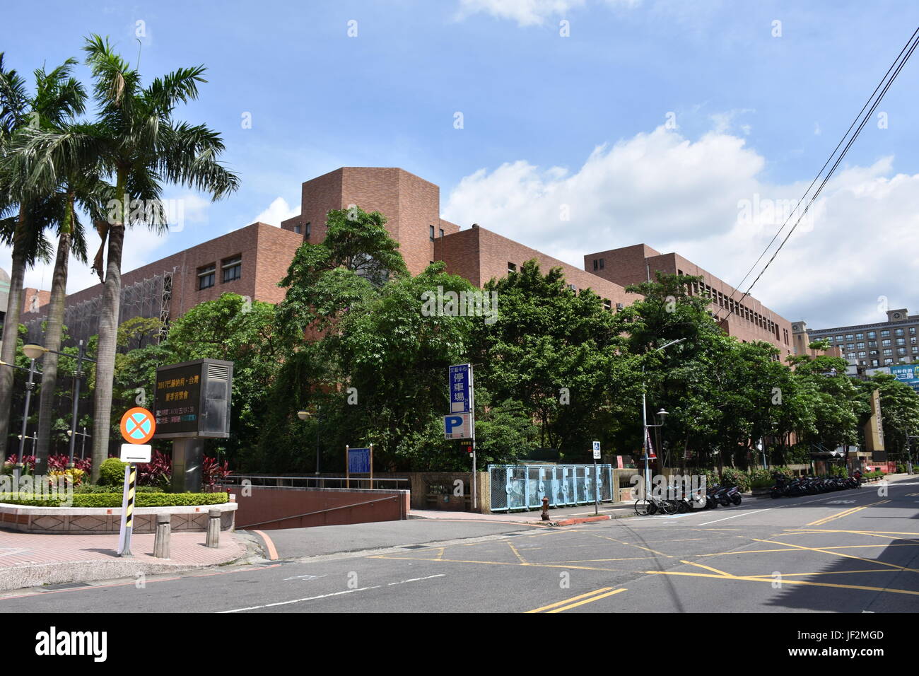 Dies ist neue Taipei Municipal Hsinshuang Senior High School auf Jumping Straße, Taiwan, für Klasse 10., 11. und 12. Klasse. Stockfoto