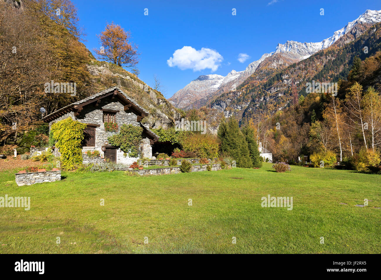 Berglandschaft in der Nähe von "Orridi di Uriezzo" in Baceno, Italien. Stockfoto