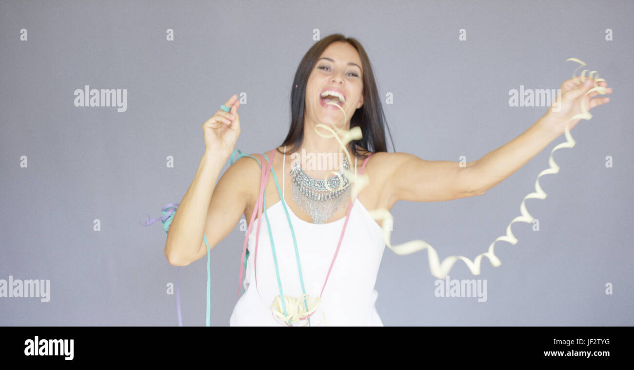 Temperamentvolle Frau an einem Spaß Neues Jahr Partei Stockfoto