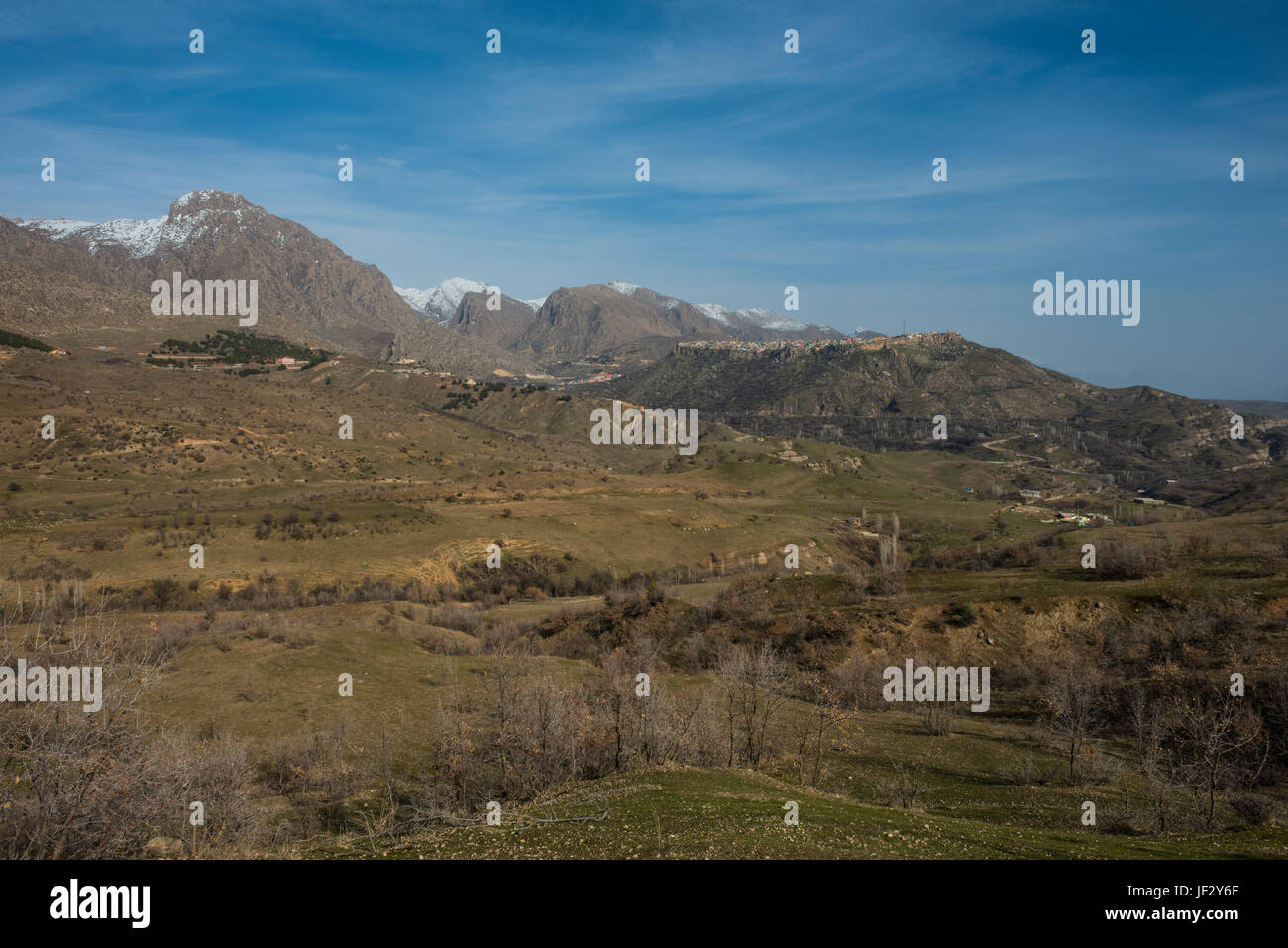 Der Berg Dorf Amadiya inmitten von den hohen Bergen des Irak-Kurdistan Stockfoto