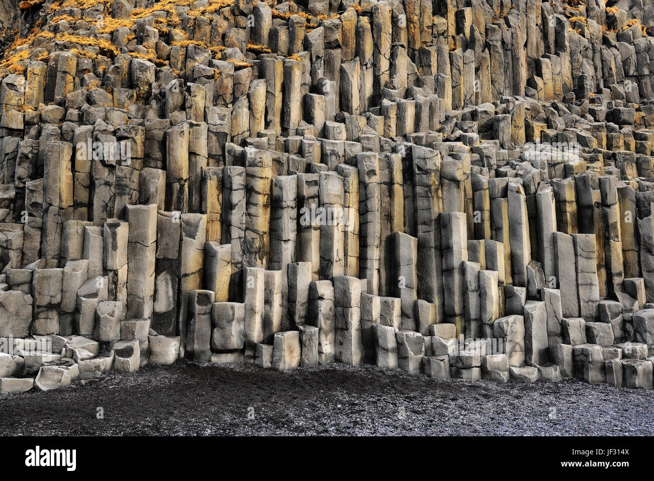 Island, Reynisfjara schwarzen Strand, Basaltsäulen Stockfoto