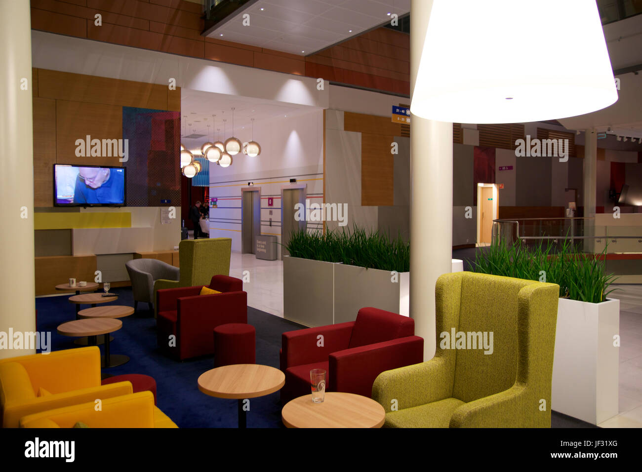 OSLO, Norwegen - 20. Januar 2017: Lounge-Bereich eines Hotels. Fragment der Lobby. Innenarchitektur, Flughafenhotel Park Inn Stockfoto