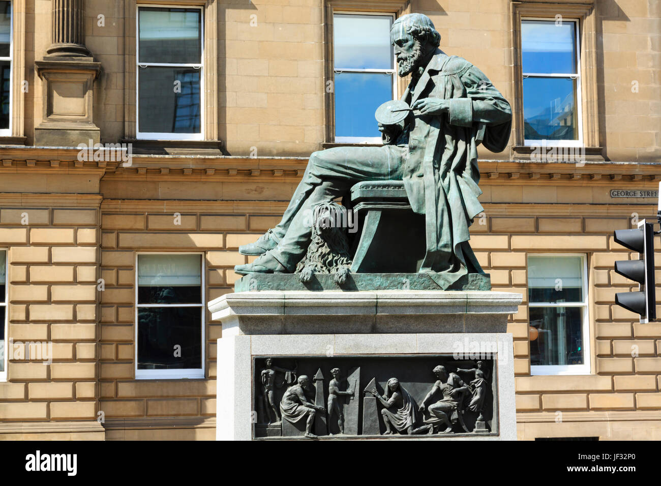 Denkmal an schottische Wissenschaftler James Clerk Maxwell, George Street, Edinburgh. Stockfoto