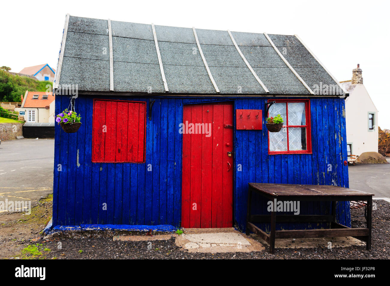 Rote und blaue Hütte, St. Abbs, Nothumberland, England Stockfoto