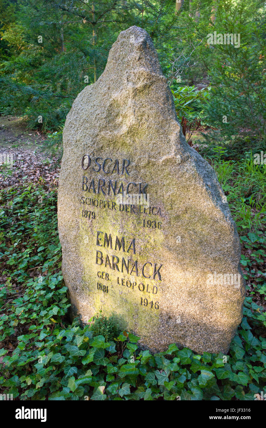 Grabstein von Oskar Barnack und Emma Barnack in Wetzlar Friedhof, Deutschland Stockfoto