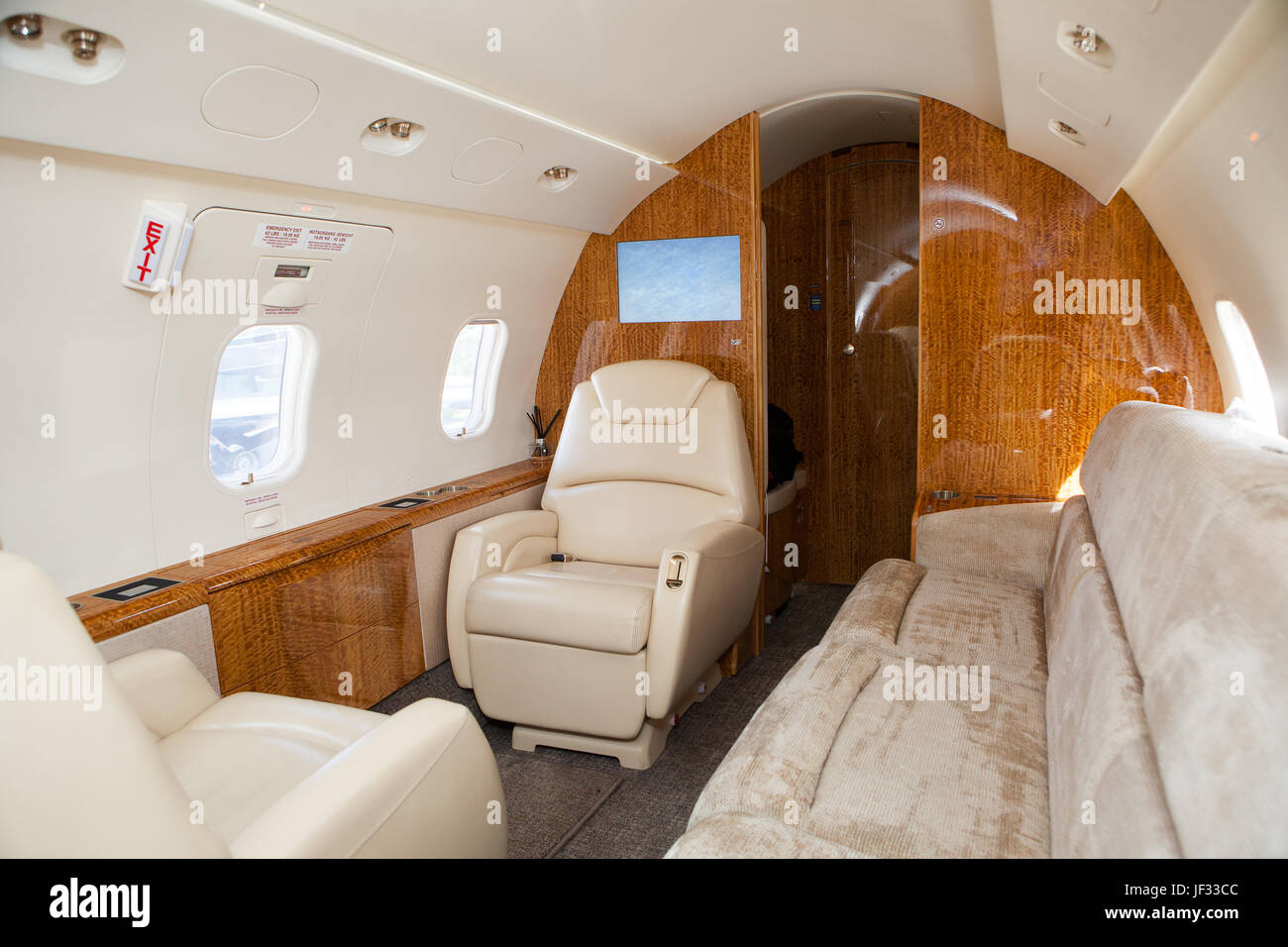 Interieur in hellen Farben aus echtem Leder in der Business-jet Stockfoto