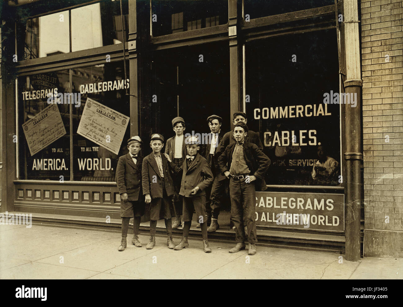 Titel: Postal Telegraph Messenger, Indianapolis. Ort: Indianapolis, Indiana. Gründer: Hine, Lewis Wickes, 1874-1940, Fotograf Datum erstellt/Published: August 1908. Medium: 1 Fotoabzug. Stockfoto