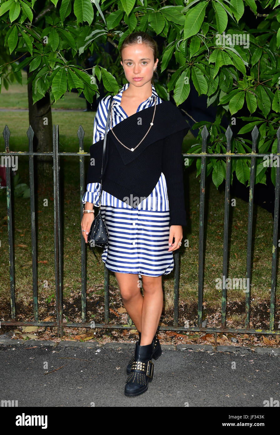 Lady Amelia Windsor Teilnahme an der Serpentine Sommer Party 2017, präsentiert von Serpentin und Chanel, hielt an der Serpentine Pavillon in Galerien, in den Kensington Gardens, London. Stockfoto