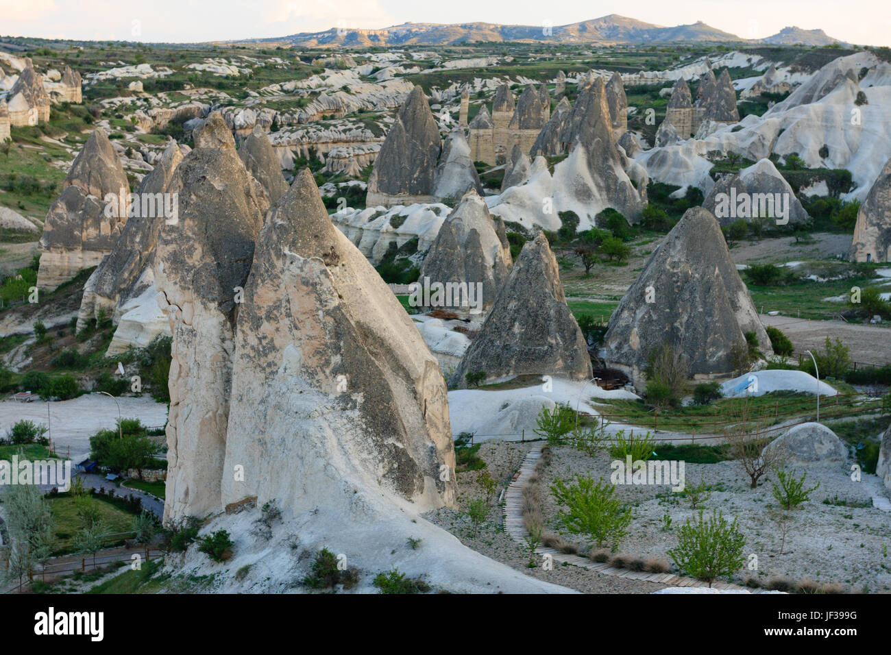 Horizontale Schuß von Tal mit Feenkamine in Kappadokien Stockfoto