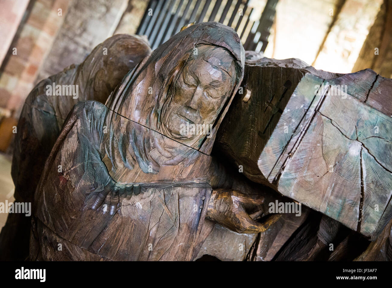 St. Maria die Jungfrau Kirche. Holy Island. Lindisfarne. Mönche tragen St Cuthbert Körper. "Die Reise" von Fenwick Lawson Stockfoto