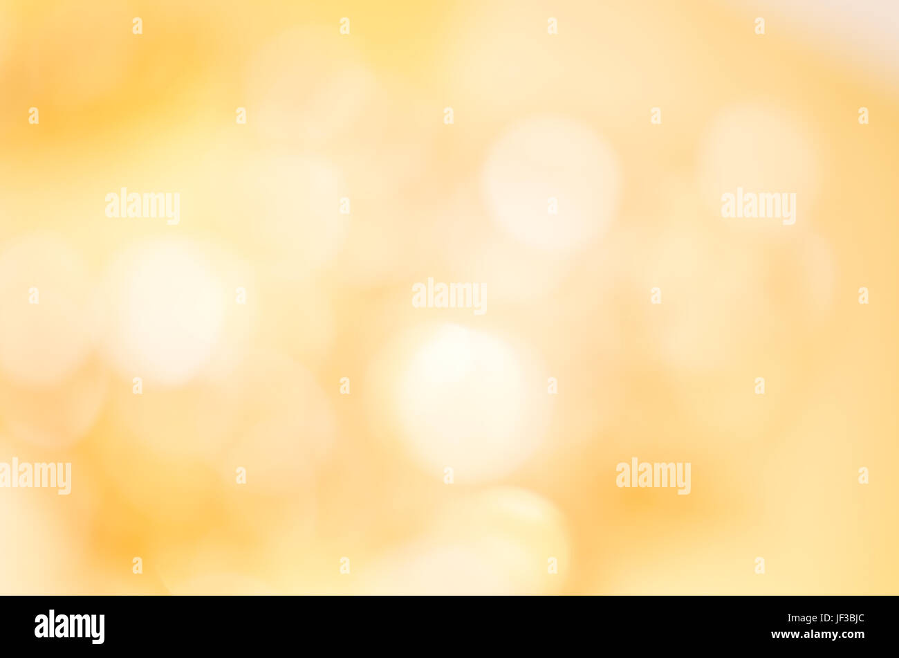 Eine weiche leuchtende goldene gelbe Bokeh Hintergrund im Querformat (horizontale). Stockfoto
