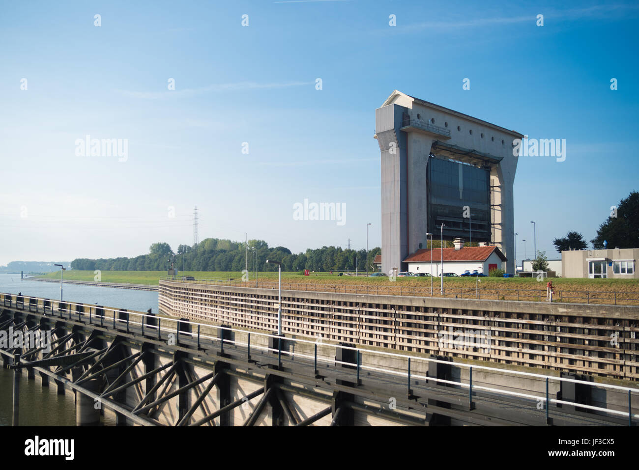 TIEL, Niederlande - 24. September 2016: Lock Prins Bernhard in Amsterdam-Rhein-Kanal Stockfoto