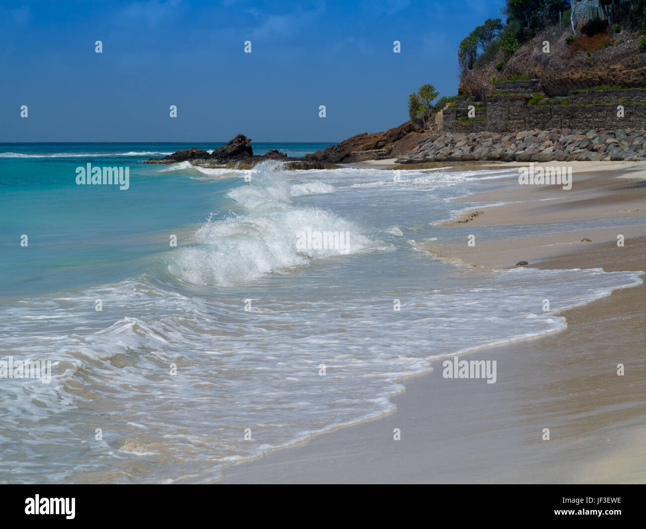 Gelliceaux Strand auf Mustique ist ein verstecktes Juwel mit azurblauen Wasser und weißen Sandstränden. Gut zum Schnorcheln Stockfoto