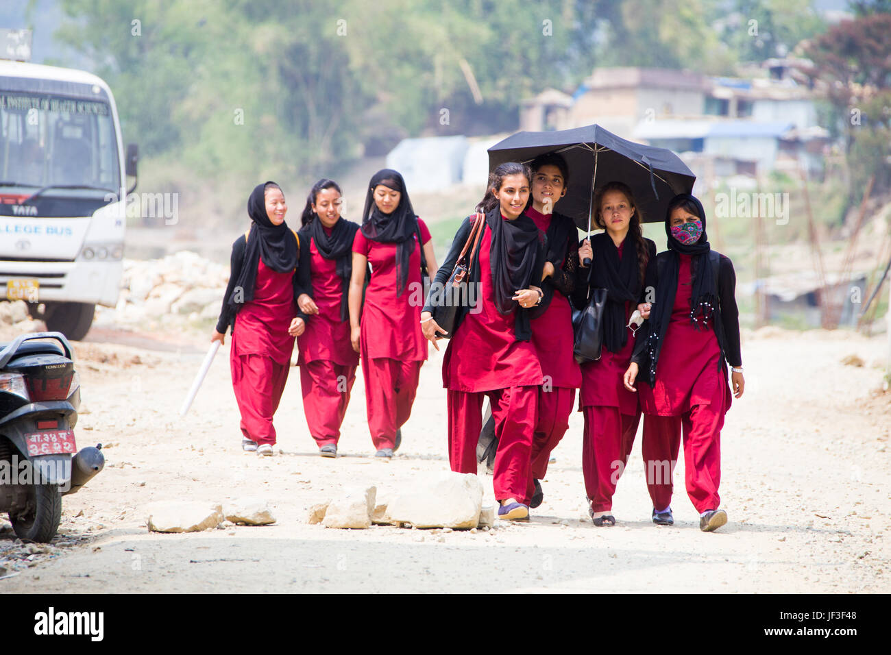 Studentinnen in Schuluniformen, Kathmandu, Nepal Stockfoto