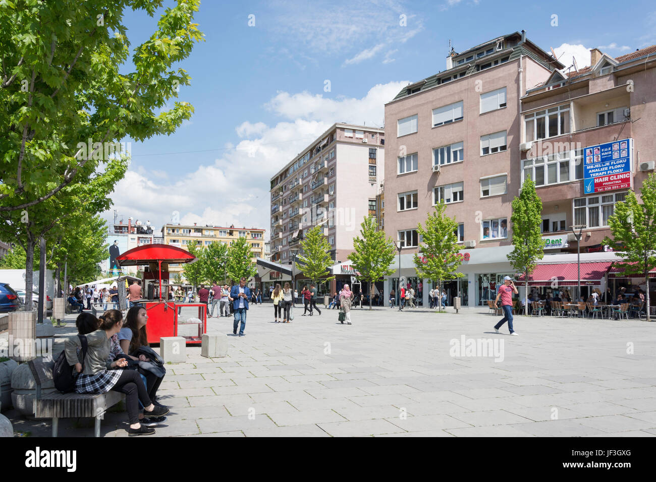 Fußgängerzone Sheshi Zahir Square, Pristina (Prishtina), Republik Kosovo Stockfoto