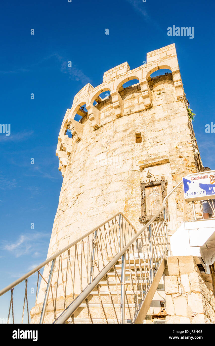 Kula Zakerjan (Zakerjan-Turm), wird auch Berim-Turm bei Plaža Zakerjan genannt. Es liegt im Norden der Stadt Korcula, Kroatien Stockfoto