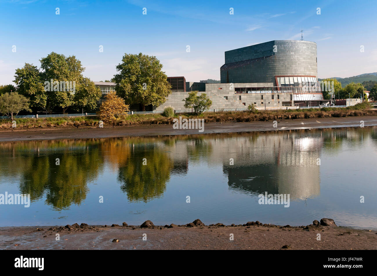 Kulturpalast und Lerez Fluss, Pontevedra, Region Galicien, Spanien, Europa Stockfoto