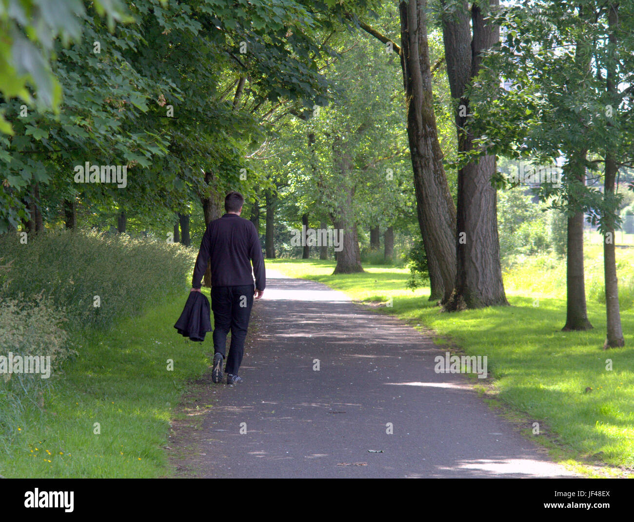 Forth und Clyde canal Glasgow Schottland Mann allein niemand sonnigen Wandertag Stockfoto