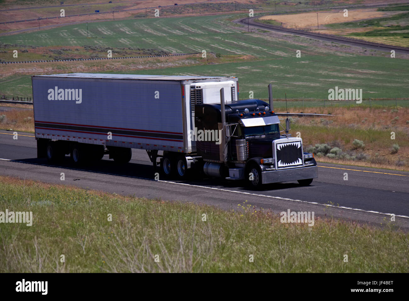 Klassische Peterbilt schwarz / weiß unmarkierte Trailer Stockfoto