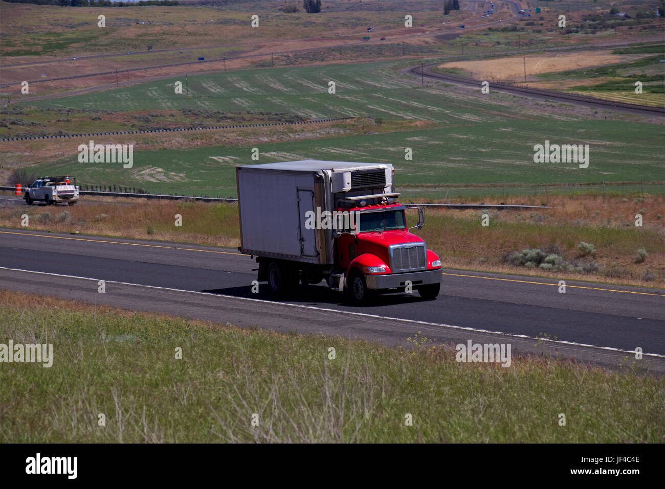Rote Mini-Koffer LKW / ländliche Oregon Stockfoto