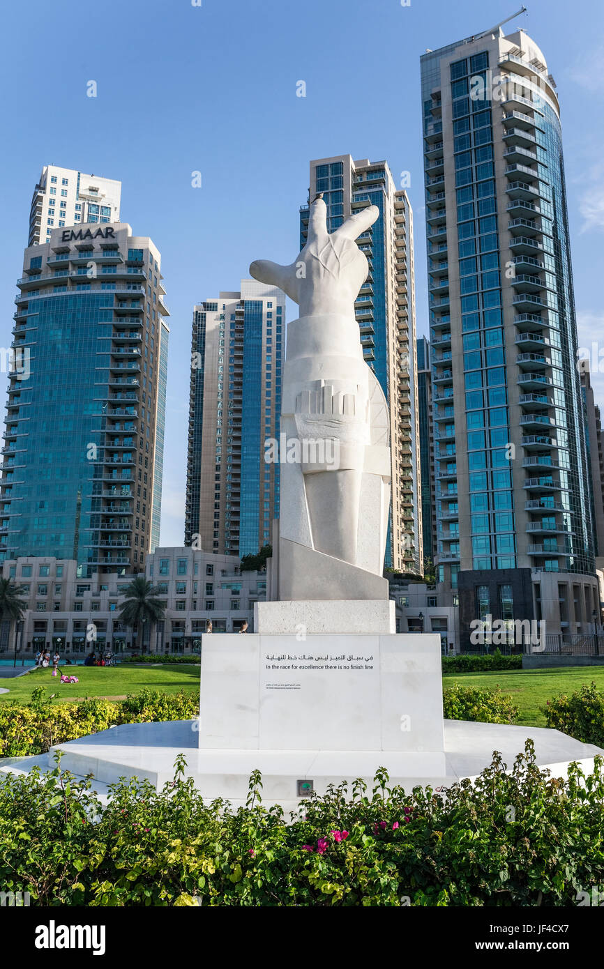 3 Finger Statue (bedeutet Win Sieg Love), Innenstadt, Dubai, Vereinigte Arabische Emirate Stockfoto