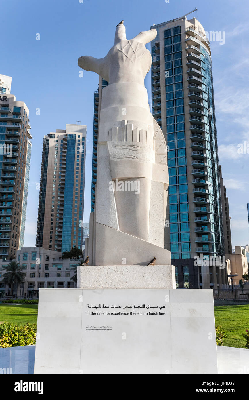 3 Finger Statue (bedeutet Win Sieg Love), Innenstadt, Dubai, Vereinigte Arabische Emirate Stockfoto