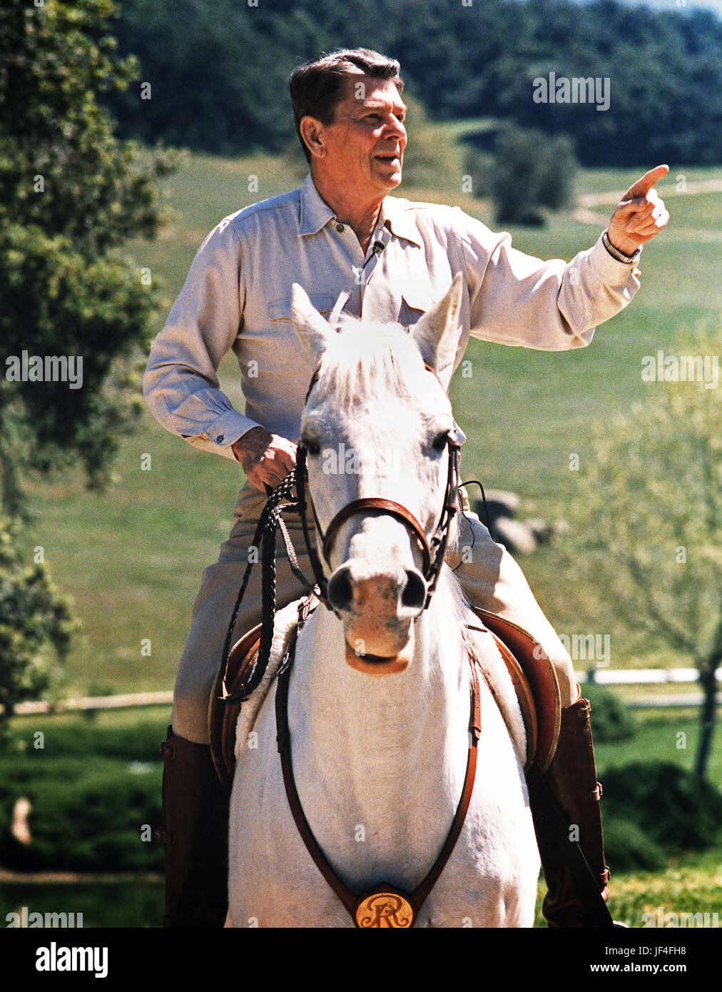 Präsident Reagan Reiten sein Pferd "El Alamein" bei Rancho Del Cielo. 08.04.85. Stockfoto