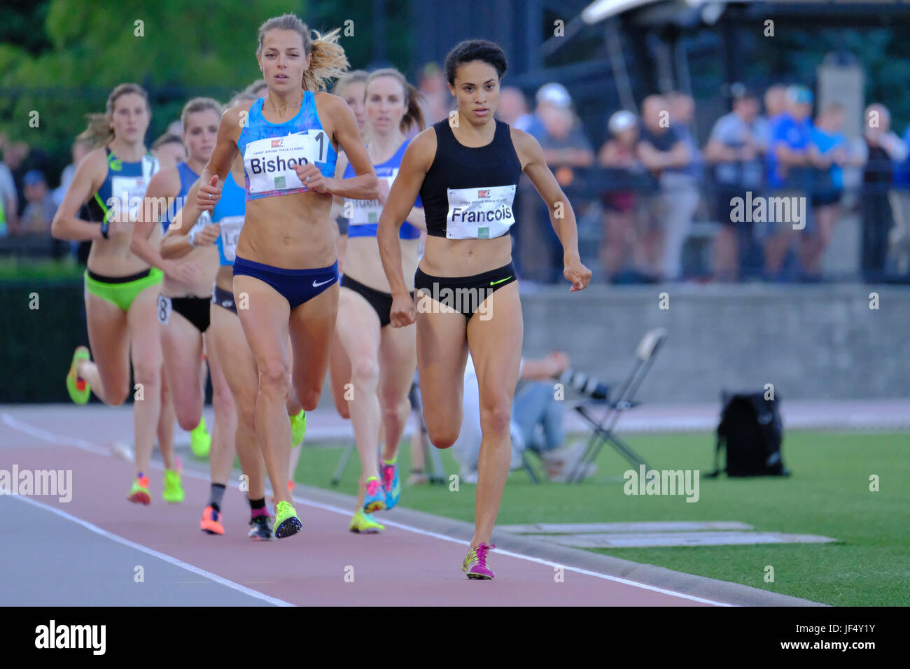 Coquitlam, Britisch-Kolumbien, Kanada. 28. Juni 2017. Melissa Bischof #1 behauptet einfach den 800m-Sieg am Mittwochabend bei der Harry Jerome Track Classic im Percy Perry Stadium in Coquitlam. Joe Ng/Alamy Live-Nachrichten Stockfoto