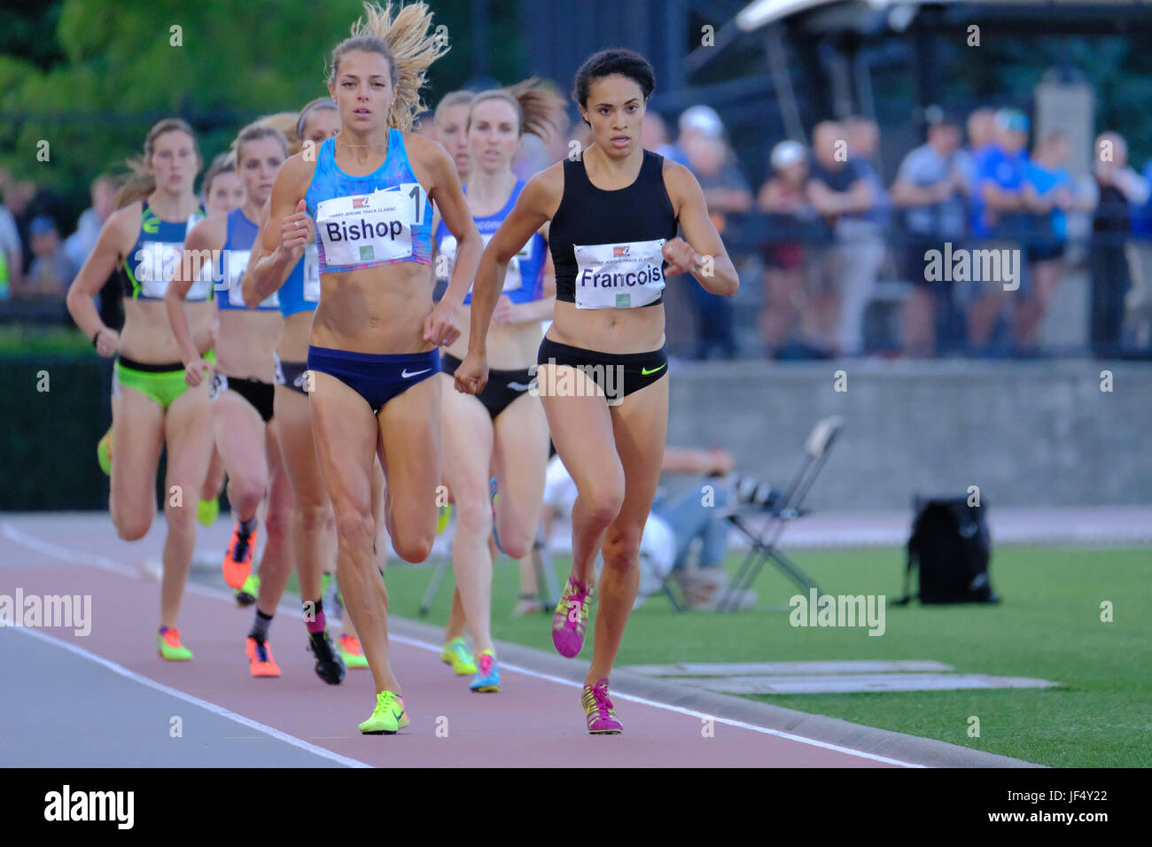 Coquitlam, Britisch-Kolumbien, Kanada. 28. Juni 2017. Melissa Bischof #1 behauptet einfach den 800m-Sieg am Mittwochabend bei der Harry Jerome Track Classic im Percy Perry Stadium in Coquitlam. Joe Ng/Alamy Live-Nachrichten Stockfoto