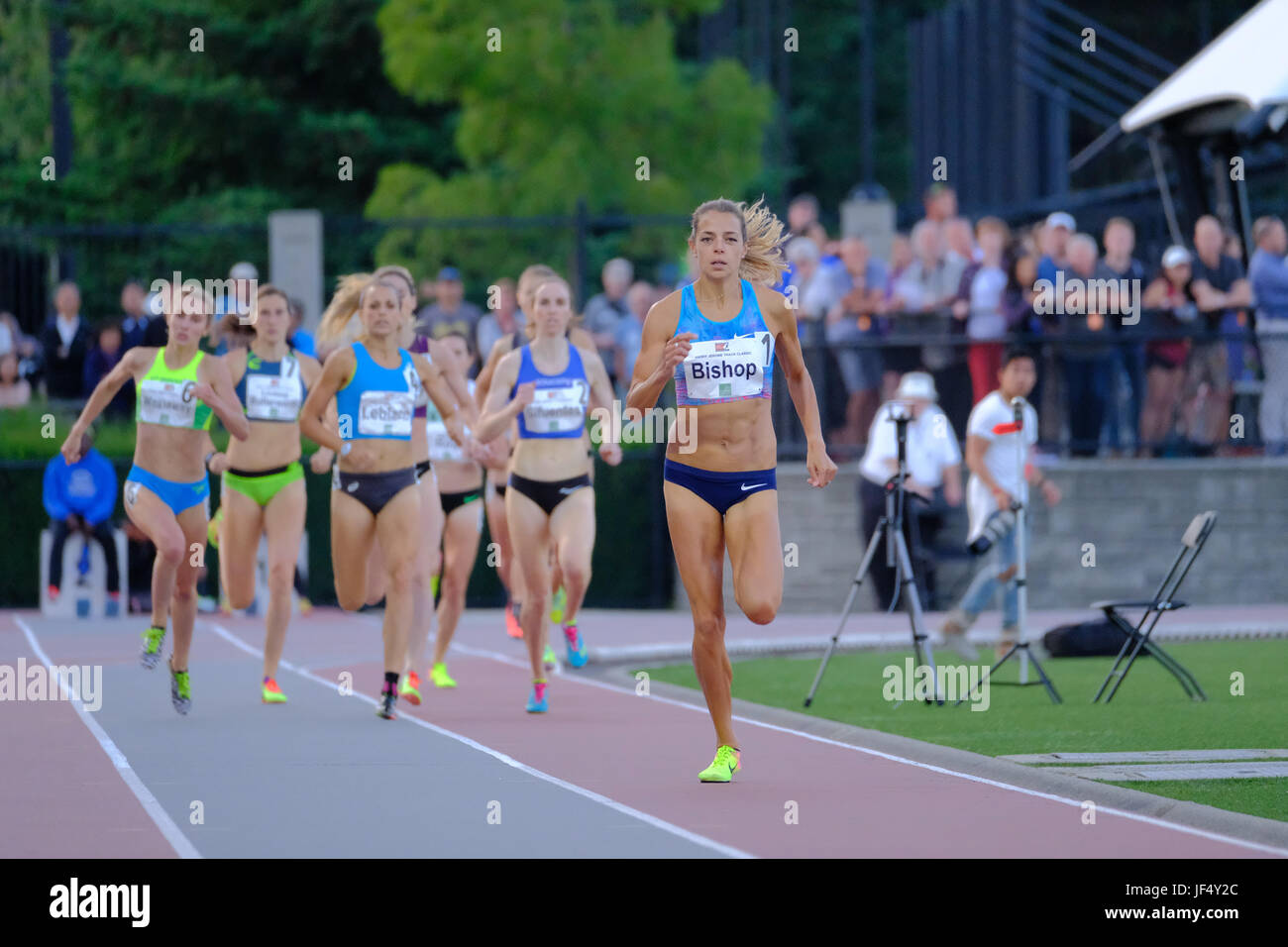 Coquitlam, Britisch-Kolumbien, Kanada. 28. Juni 2017. Melissa Bischof #1 behauptet einfach den 800m-Sieg am Mittwochabend bei der Harry Jerome Track Classic im Percy Perry Stadium in Coquitlam. Joe Ng/Alamy Live-Nachrichten Stockfoto