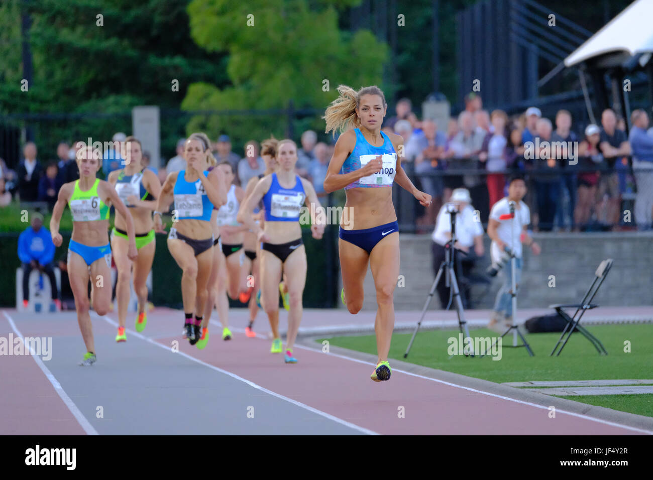 Coquitlam, Britisch-Kolumbien, Kanada. 28. Juni 2017. Melissa Bischof #1 behauptet einfach den 800m-Sieg am Mittwochabend bei der Harry Jerome Track Classic im Percy Perry Stadium in Coquitlam. Joe Ng/Alamy Live-Nachrichten Stockfoto