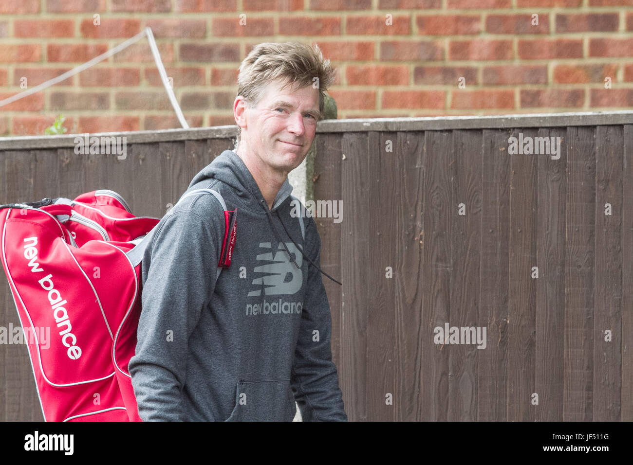 London, UK. 29. Juni 2017. Peter Fleming war 5 Mal Wimbledon-Doppel-Champion mit John McEnroe, kommt bei der AELTC für die Praxis mit ein paar Tage bis zum Beginn des 2017 Wimbledon Tennis Championships Credit: Amer Ghazzal/Alamy Live-Nachrichten Stockfoto