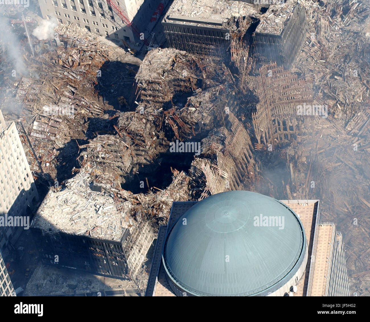 010919-N-5471P-515, New York City (Sept. 19, 2001)--"Ground Zero" auf das World Trade Center Desaster.  Foto: U.S. Navy des Fotografen Mate 2. Klasse Aaron Peterson. Stockfoto