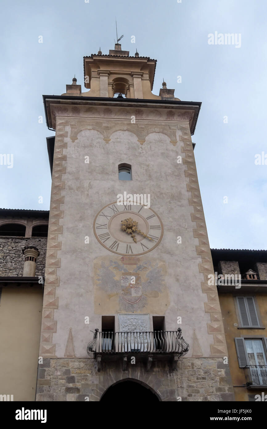 BERGAMO, Lombardei/Italien - 25 Juni: Civic historischen Glockenturm in Citta Alta Bergamo am 25. Juni 2017 Stockfoto