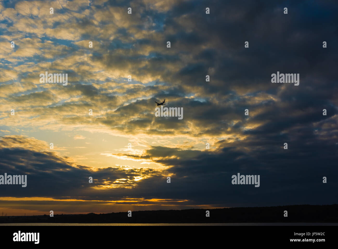 Sonnenuntergang in Wolken Stockfoto