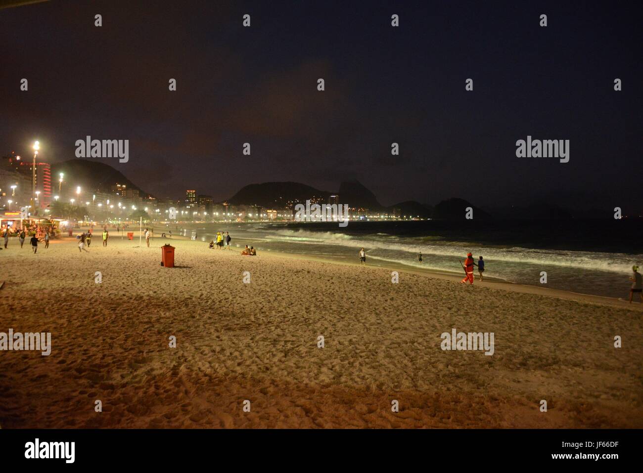 Rio De Janeiro Küste bei Nacht Stockfoto