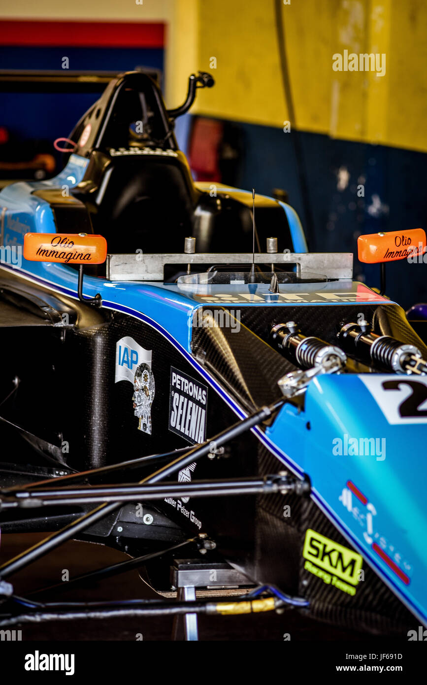 Italienische Formel 4 Meisterschaft, Jenzer Motorsport Team Auto in Grube Werkstatt, Shell öffnen detail Stockfoto