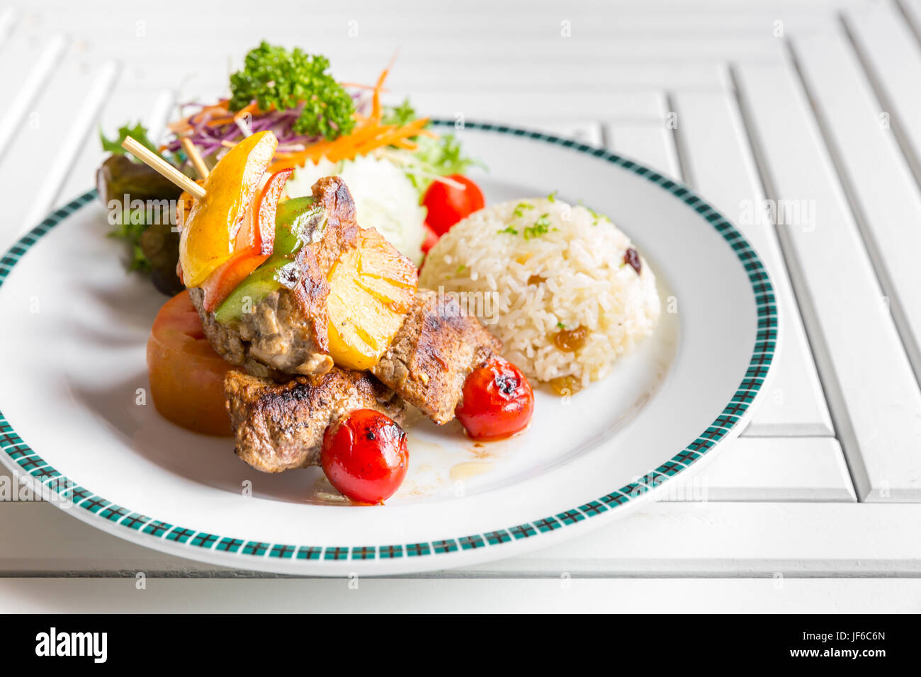 gegrilltes Rindfleisch-Spieß mit Reis Stockfoto