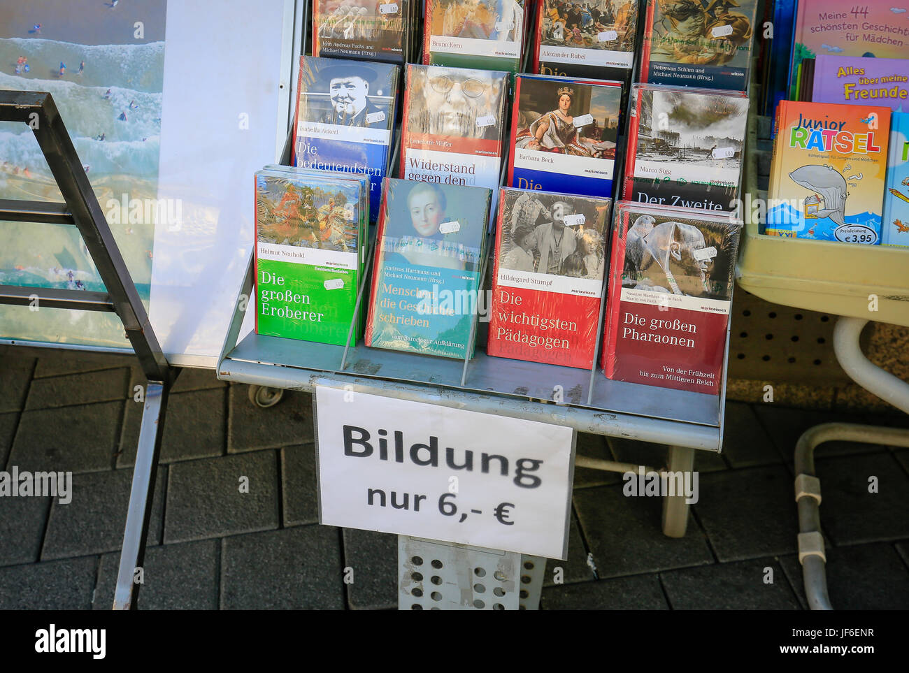 Bildung nur 6 Euro, Buchhandlung in Trier, Rheinland-Pfalz, Deutschland, Europa, Bildung Nur 6 Euro, holte in Trier, Rheinland-Pfalz, English Stockfoto