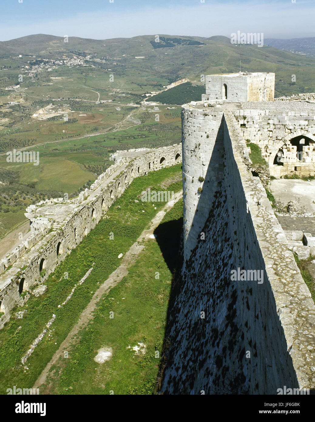 Krak des Chevaliers, Kreuzfahrerburg. Von Ritter Hospitaller gebaut (zweite Burg), 1142-1170. Blick auf Wände. Syrien. Foto vor dem syrischen Bürgerkrieg. Stockfoto