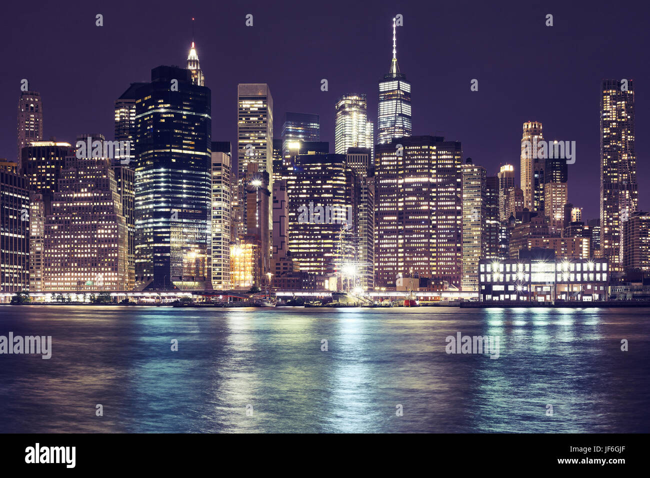 Manhattan Skyline bei Nacht, Farbe toning angewandte, New York City, USA. Stockfoto