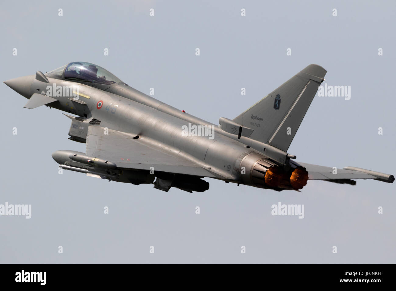 FLORENNES, Belgien - 15. Juni 2017: Italienische Luftwaffe Eurofighter Typhoon Kampfjet abheben Vorbeiflug. Stockfoto